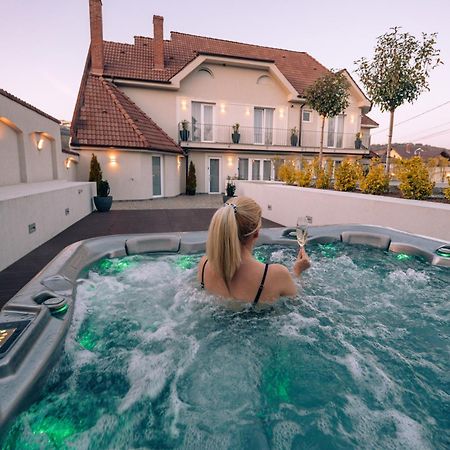 Dozsa Residence Oradea Luaran gambar