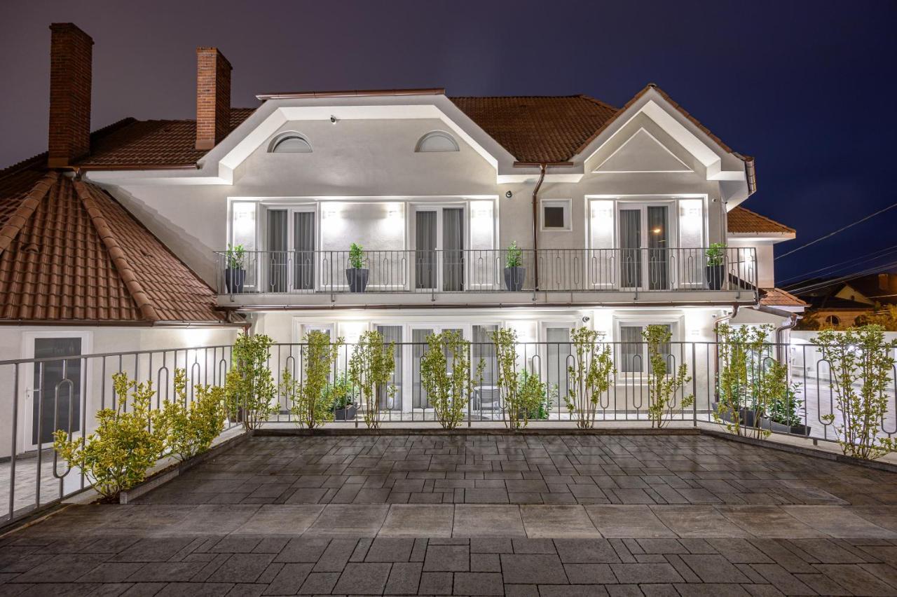 Dozsa Residence Oradea Luaran gambar