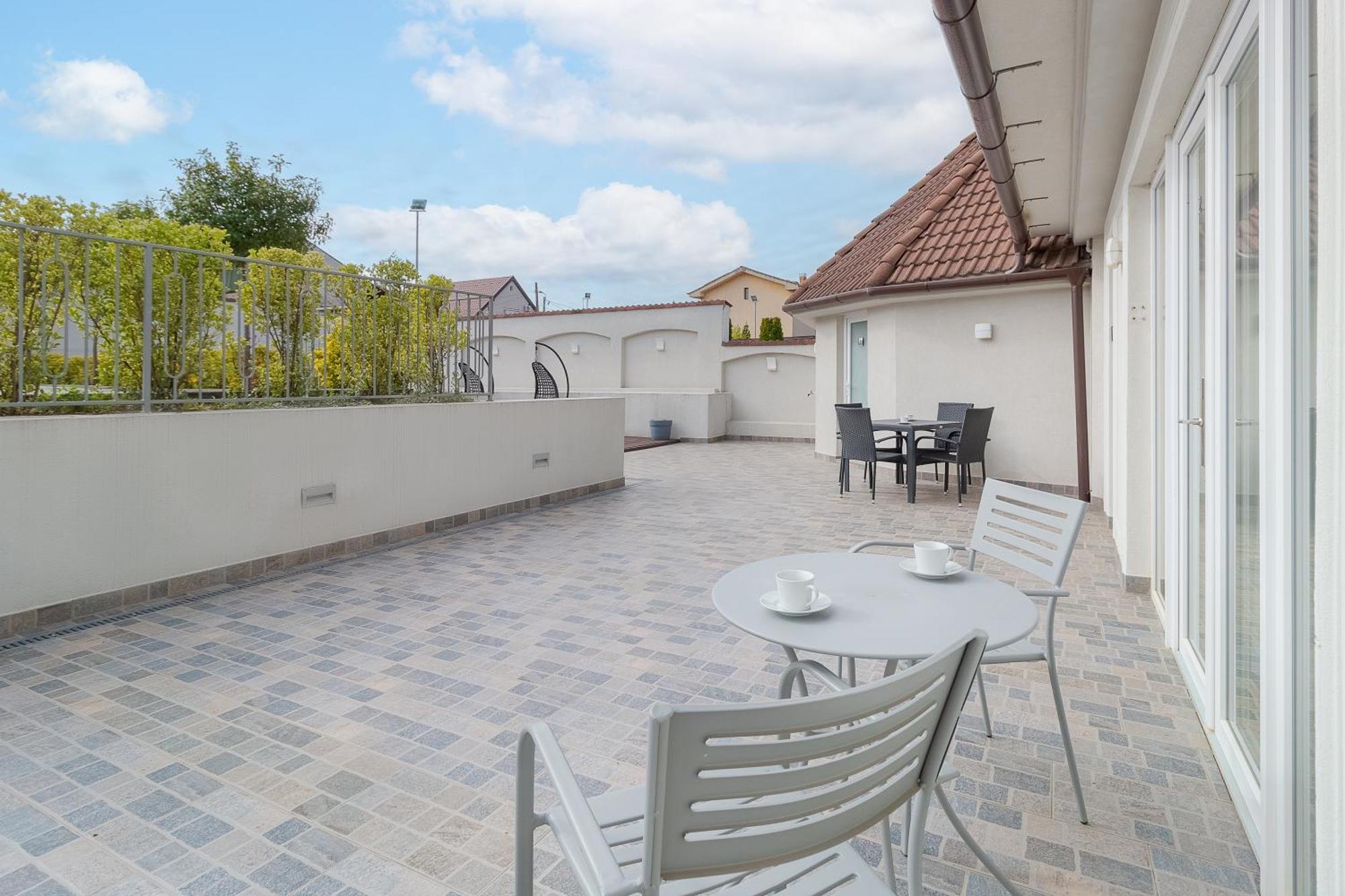 Dozsa Residence Oradea Luaran gambar