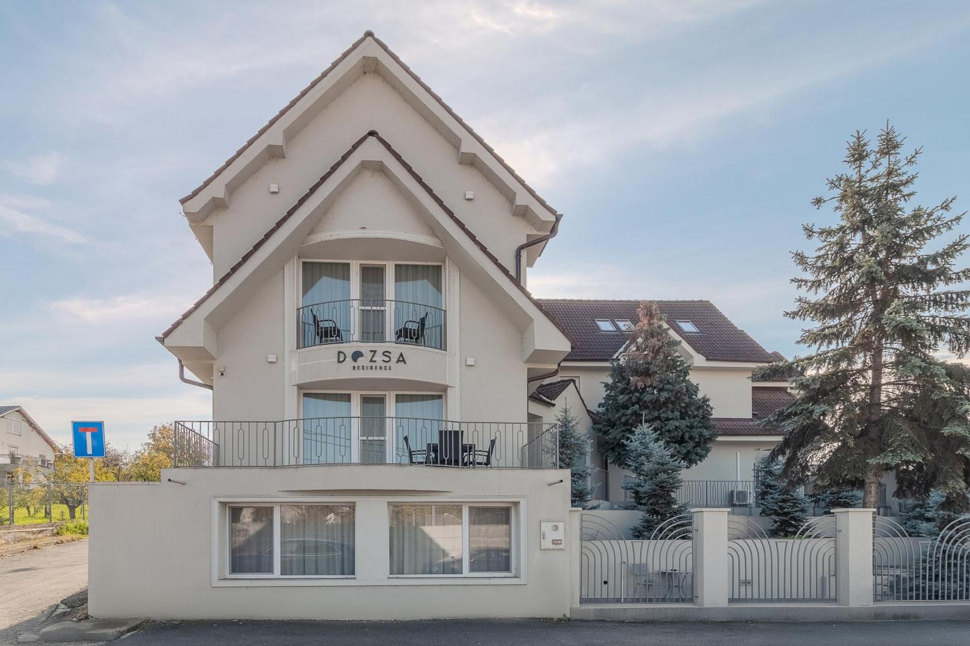 Dozsa Residence Oradea Luaran gambar